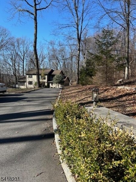 Foto del edificio - 102 Drakestown Rd