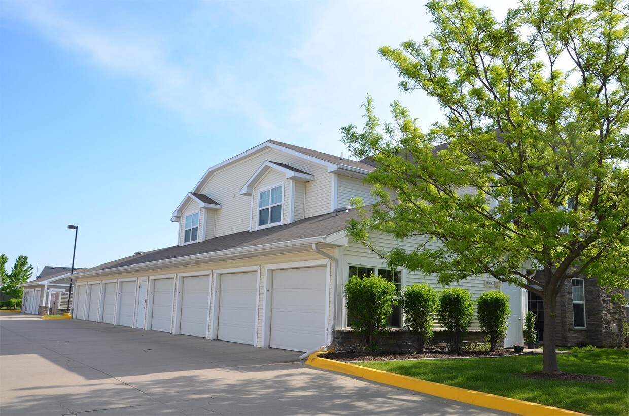Foto principal - 10325 Providence Dr