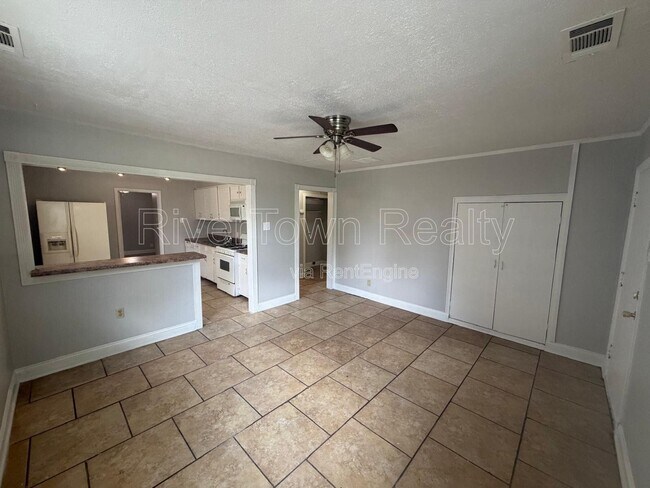 Building Photo - 3633 N Lloyd Cir