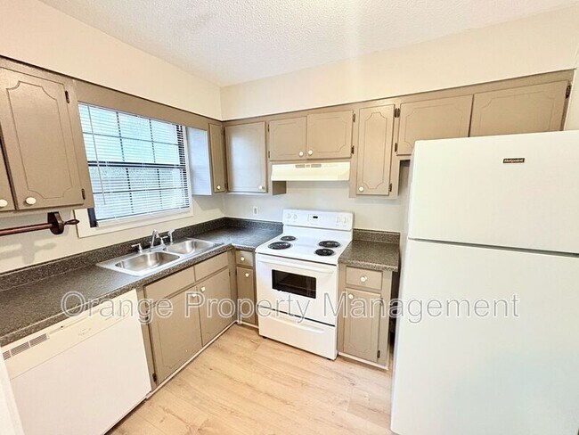 Foto del edificio - 1108 Tiger Blvd