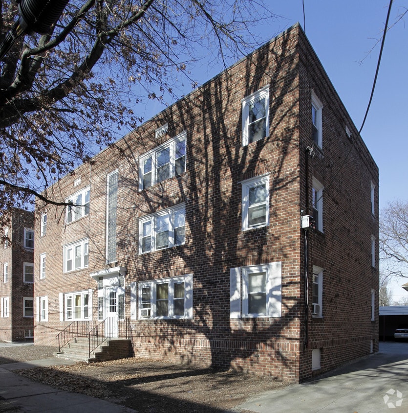 Building Photo - 59 Thackeray St
