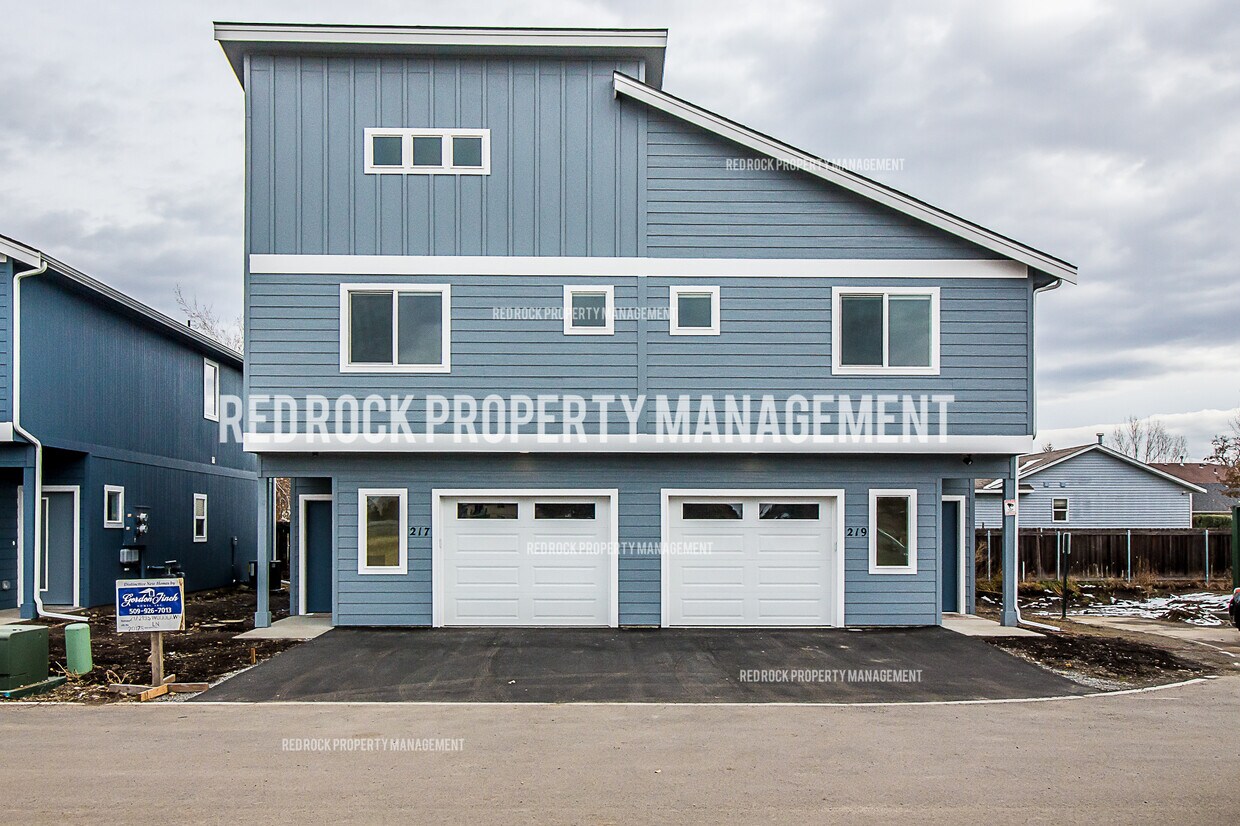 Foto principal - 319 S Woodlawn Rd
