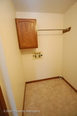 Building Photo - 1825 Manor Haus Ct
