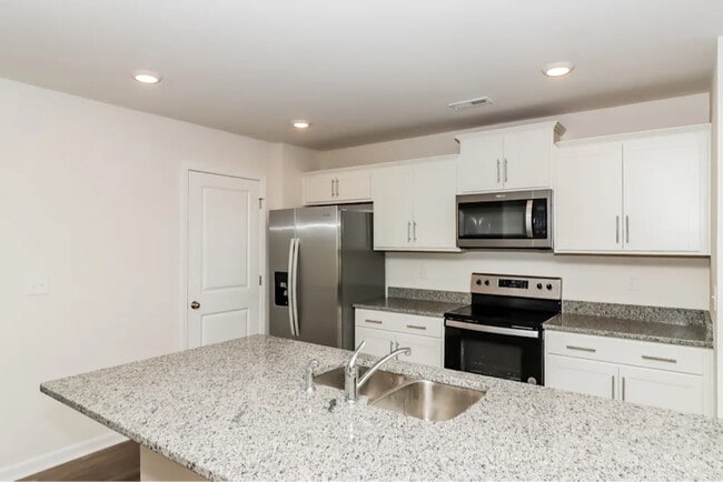 Building Photo - 166 Cassius Dr