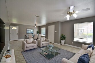 Building Photo - 8904 Ledge St