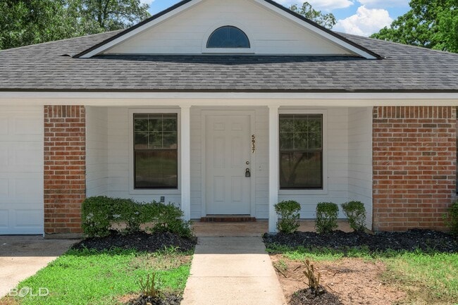 Building Photo - Check Out this 3 bed 2 bath in North Shrev...