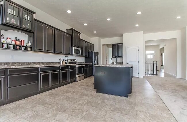 Building Photo - 10279 Benjamin Way