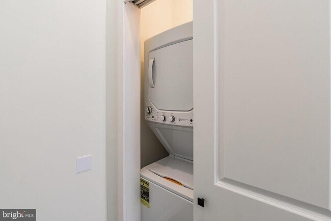 Foto del edificio - 5303 Chester Ave