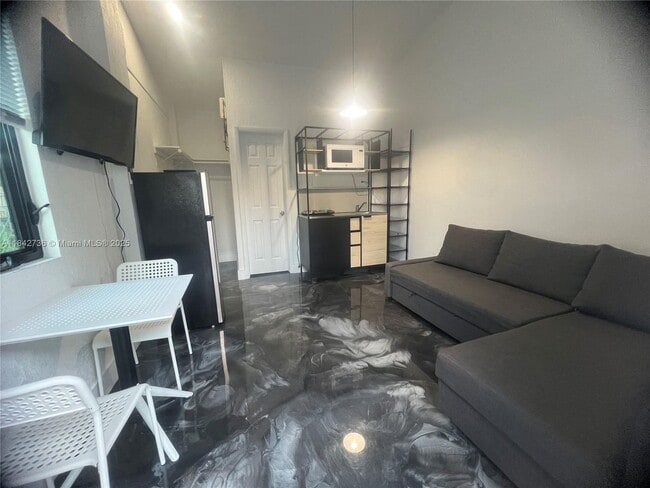 Foto del edificio - 1824 NW 49th St