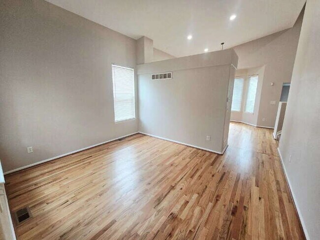 Foto del edificio - Cozy 3 Bed, 2.5 Bath Highlands Ranch House, 2 Car Garage, Fenced Yard, A/C