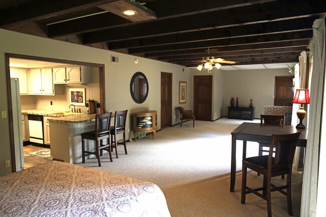 Building Photo - 8267 Riverside Dr