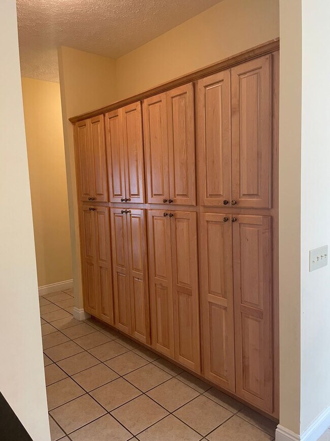 Foto del edificio - 4031 Oak Forest Dr