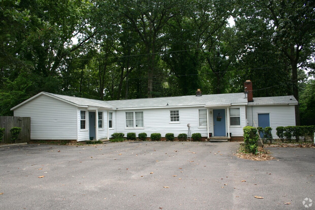 Primary Photo - 1445 Lyon Dr SE