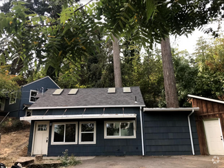 Building Photo - 1698 Riverview St