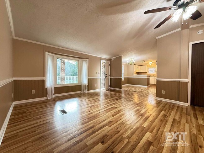 Building Photo - 3 Bedroom, 2 Bathroom Home in a Beautiful Country Setting