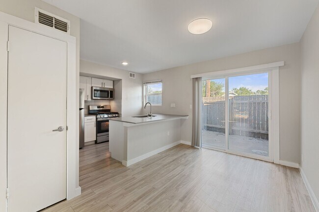 Foto del edificio - 5005 Manor Rd