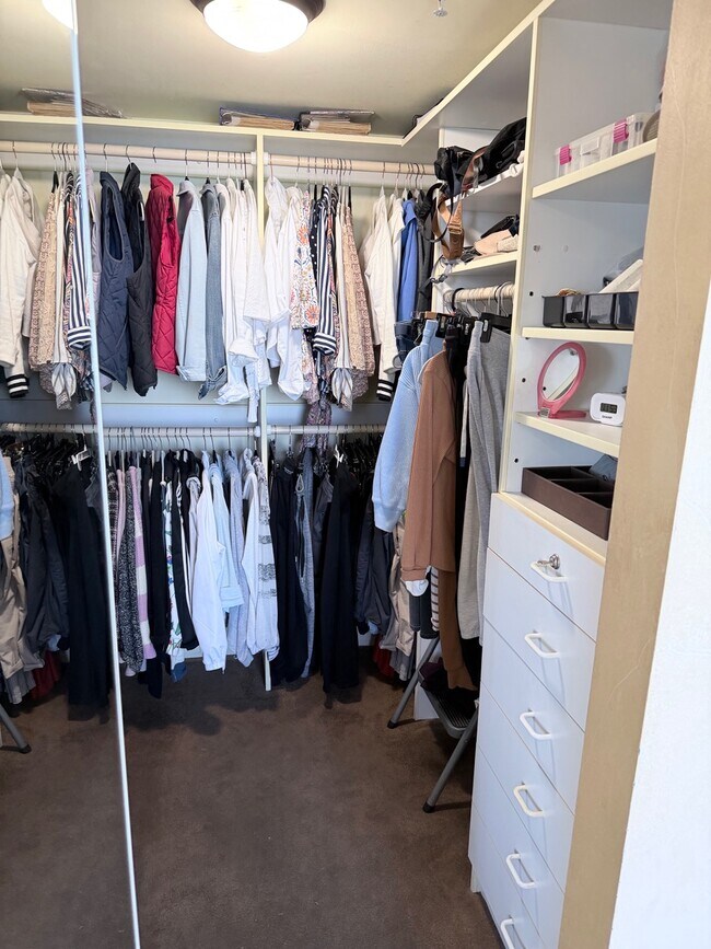 Foto del edificio - 1900 Purdy Ave