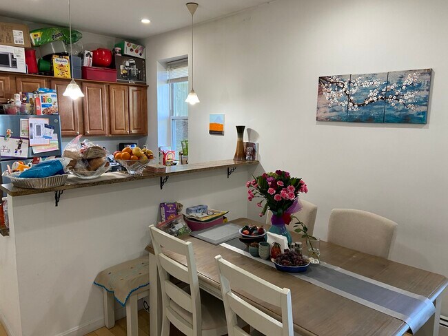 Building Photo - 40 Newton St