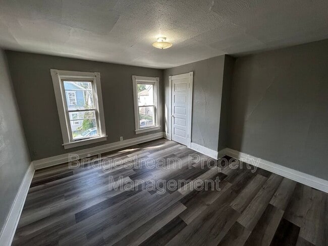Building Photo - 134 Kastner Ave