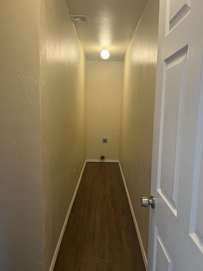 Foto del edificio - 405 Armstrong St