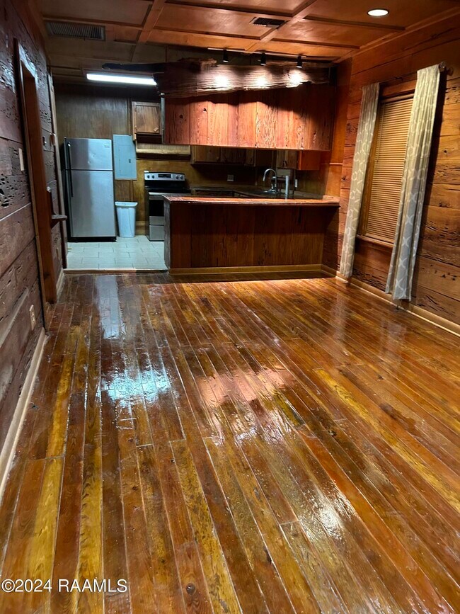 Foto del edificio - 5503 Jefferson Island Rd