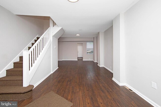 Building Photo - 5449 Delancey St