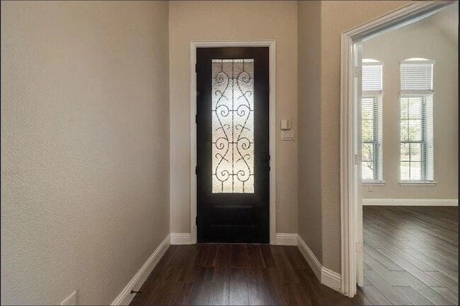 Building Photo - 2216 Grant Pk Wy