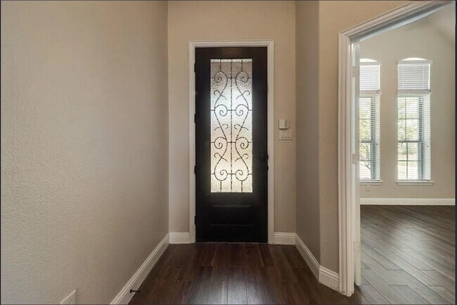 Foto del edificio - 2216 Grant Pk Wy