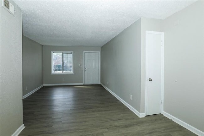 Building Photo - 2065 Alison Ct SW