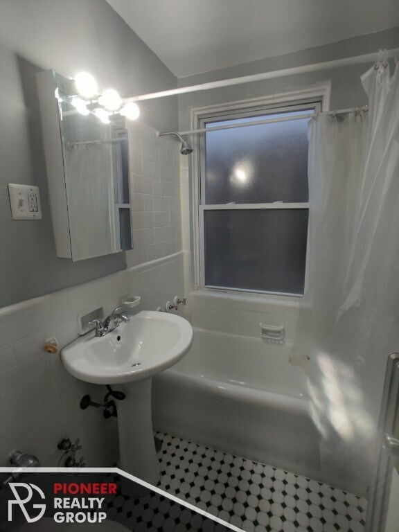 Foto del edificio - 6930 N Greenview Ave