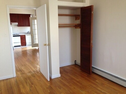 Foto principal - 733 E 9th St