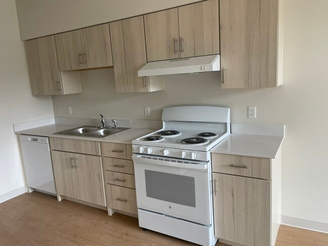 Kitchen - Berry Ranch Apartments