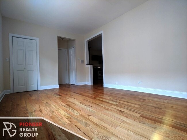 Building Photo - 3721 N Pine Grove Ave