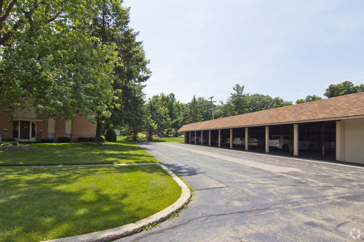 Carports - Windsor Apartments