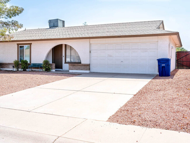 Charming home in Uptown Chandler! - 2213 W Los Arboles Pl