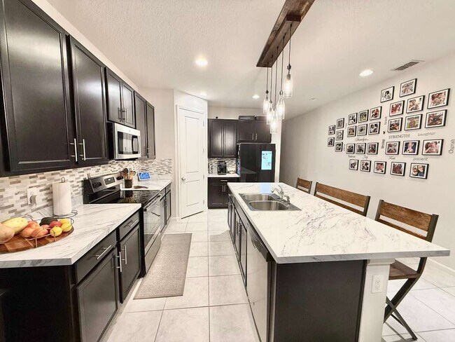 Foto del edificio - 184 Summershore Dr