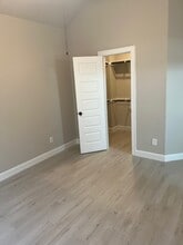 Building Photo - 3336 Vine Ter Trce