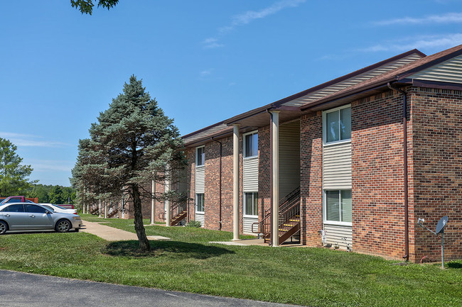 Building Photo - Country Place-Scottsville