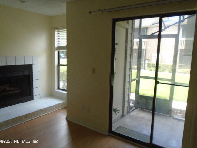 Foto del edificio - 10200 Belle Rive Blvd