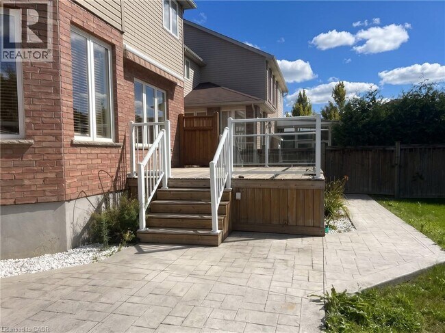 Photo du bâtiment - 72 Blossomfield Cres