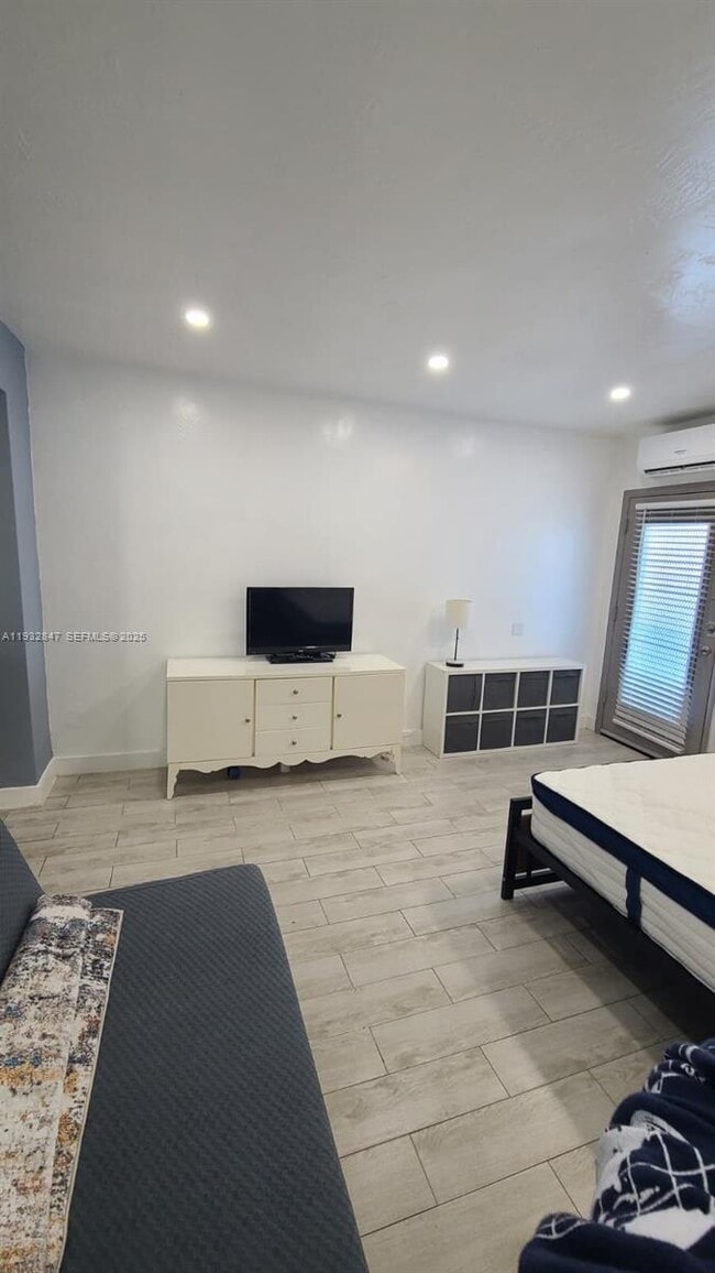 Foto del edificio - 761 Euclid Ave