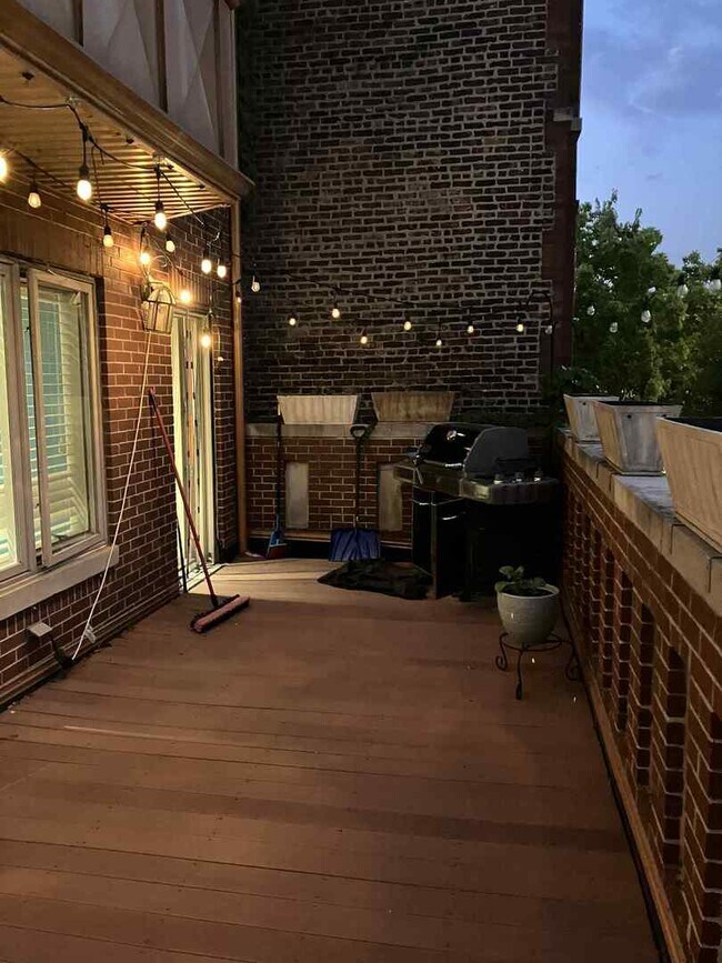 Foto del edificio - 612 S Western Ave