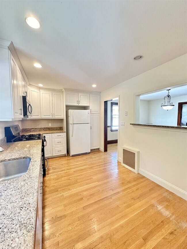 Foto del edificio - 177 Trapelo Road, Belmont, MA 02478 - 2 BR...