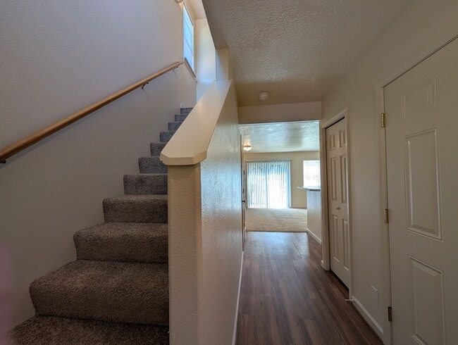 Building Photo - 3-Bedroom, 1.5-Bath Duplex In The Thurston Area of Springfield!