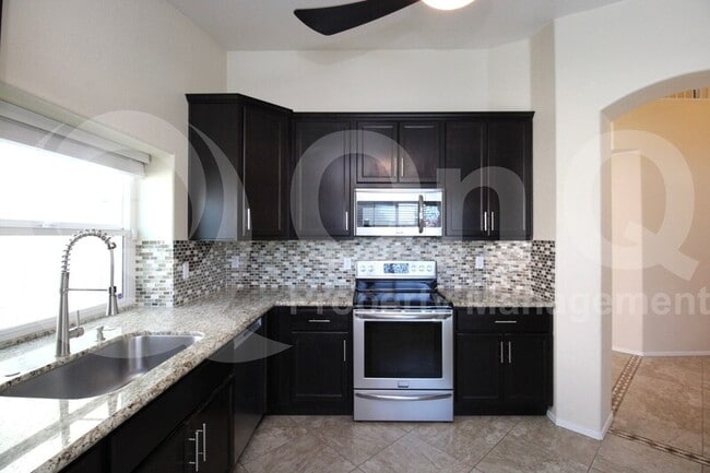 Building Photo - 7113 N 28th Dr