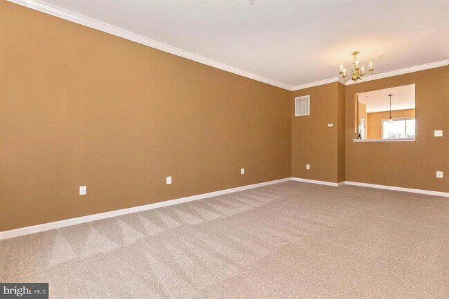 Building Photo - 2594 Emerson Dr