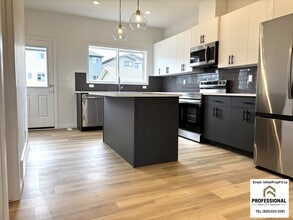 Building Photo - 2273 Alces Dr SW