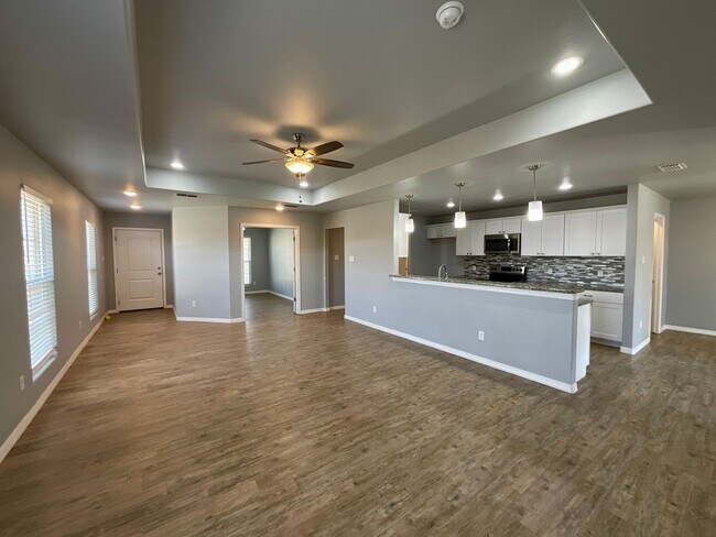 Foto del edificio - 4 Bed 3 bath 3 Car-Garage-Solar Panels-Move In Ready! Frenship ISD