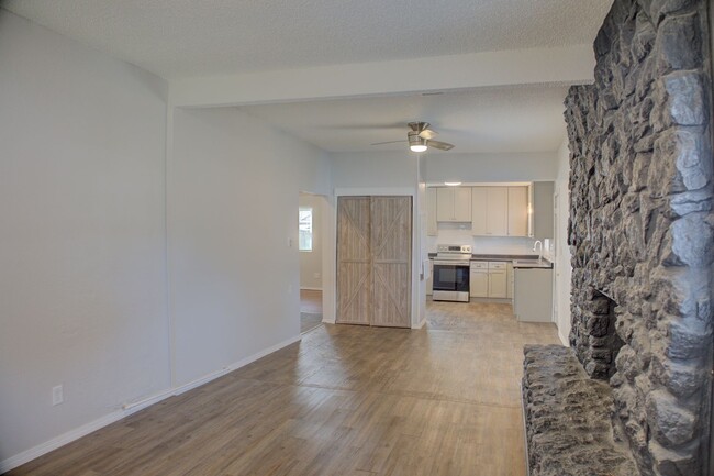 Foto del edificio - Recently Updated West Tulsa Home!