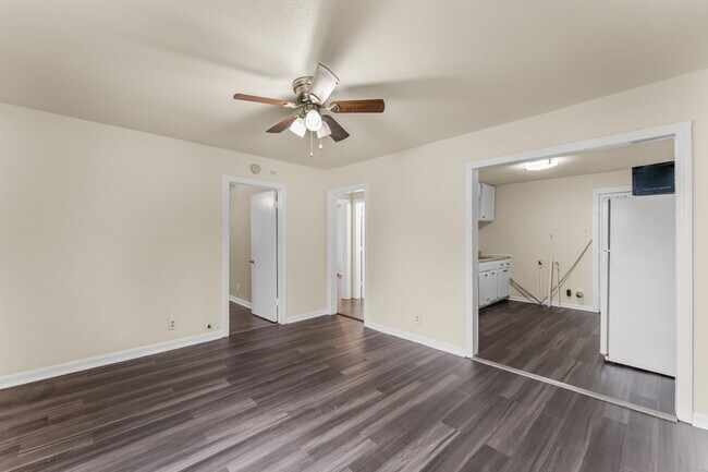 Foto del edificio - 820 Pecan Ave
